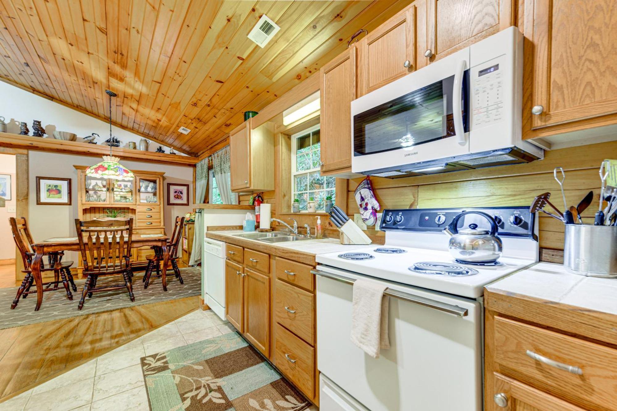Serene Maggie Valley Retreat With Deck And Hot Tub! Dış mekan fotoğraf