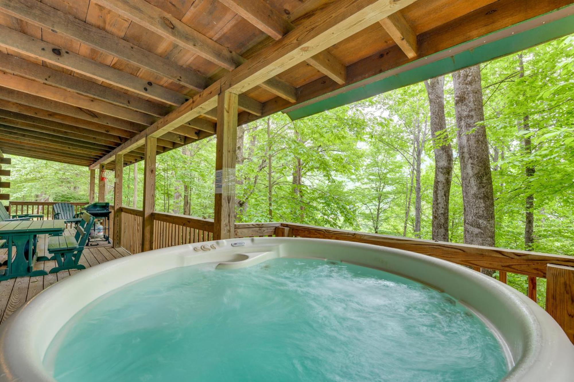 Serene Maggie Valley Retreat With Deck And Hot Tub! Dış mekan fotoğraf