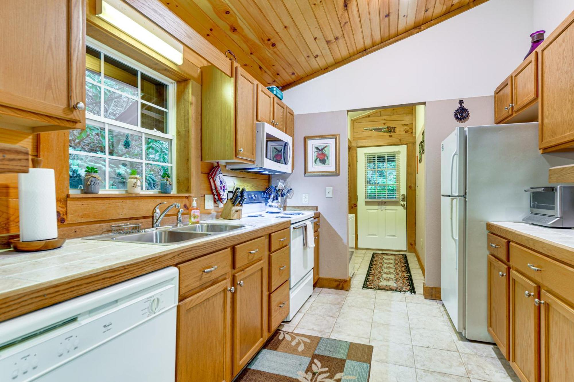 Serene Maggie Valley Retreat With Deck And Hot Tub! Dış mekan fotoğraf