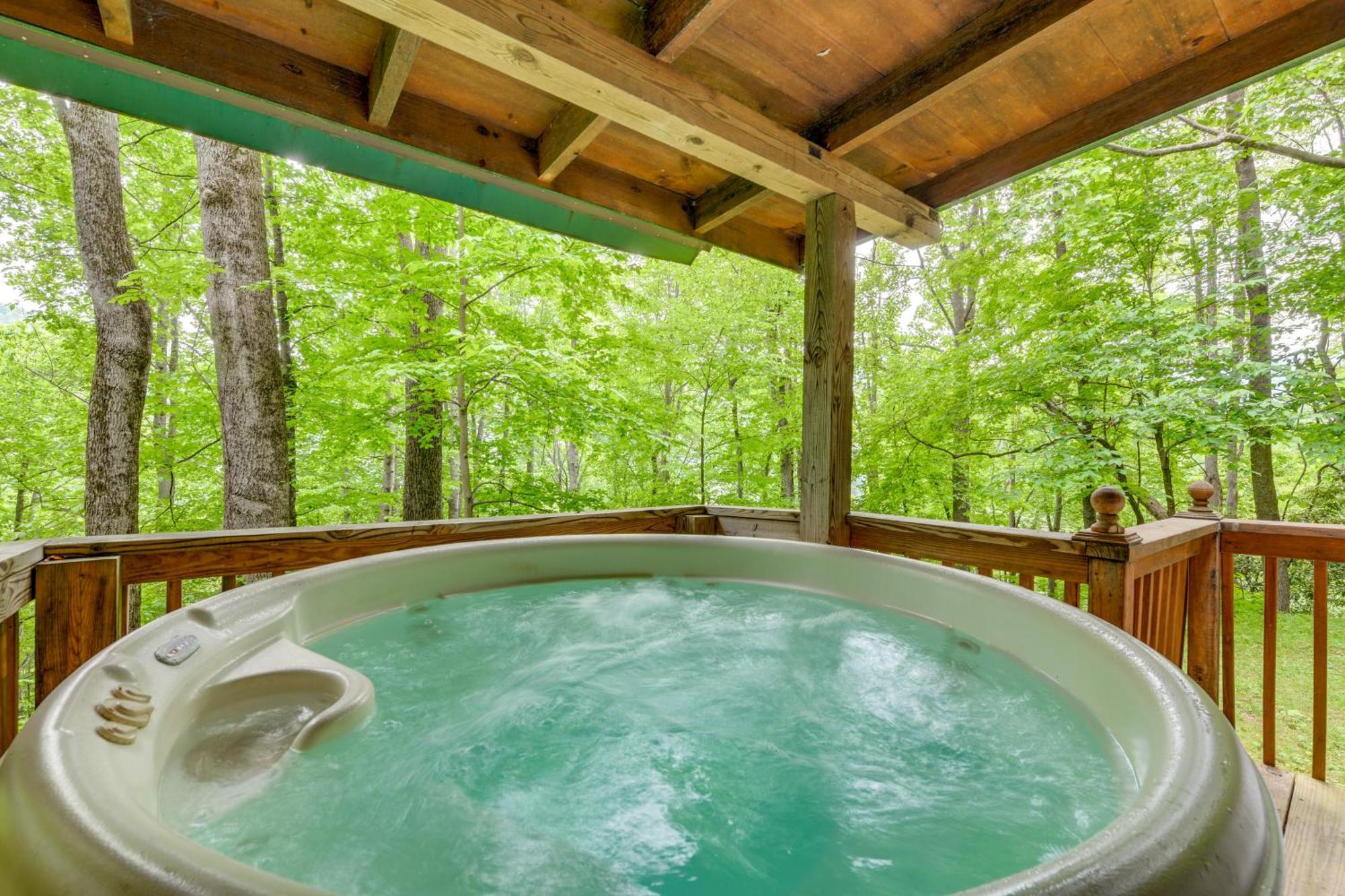 Serene Maggie Valley Retreat With Deck And Hot Tub! Dış mekan fotoğraf