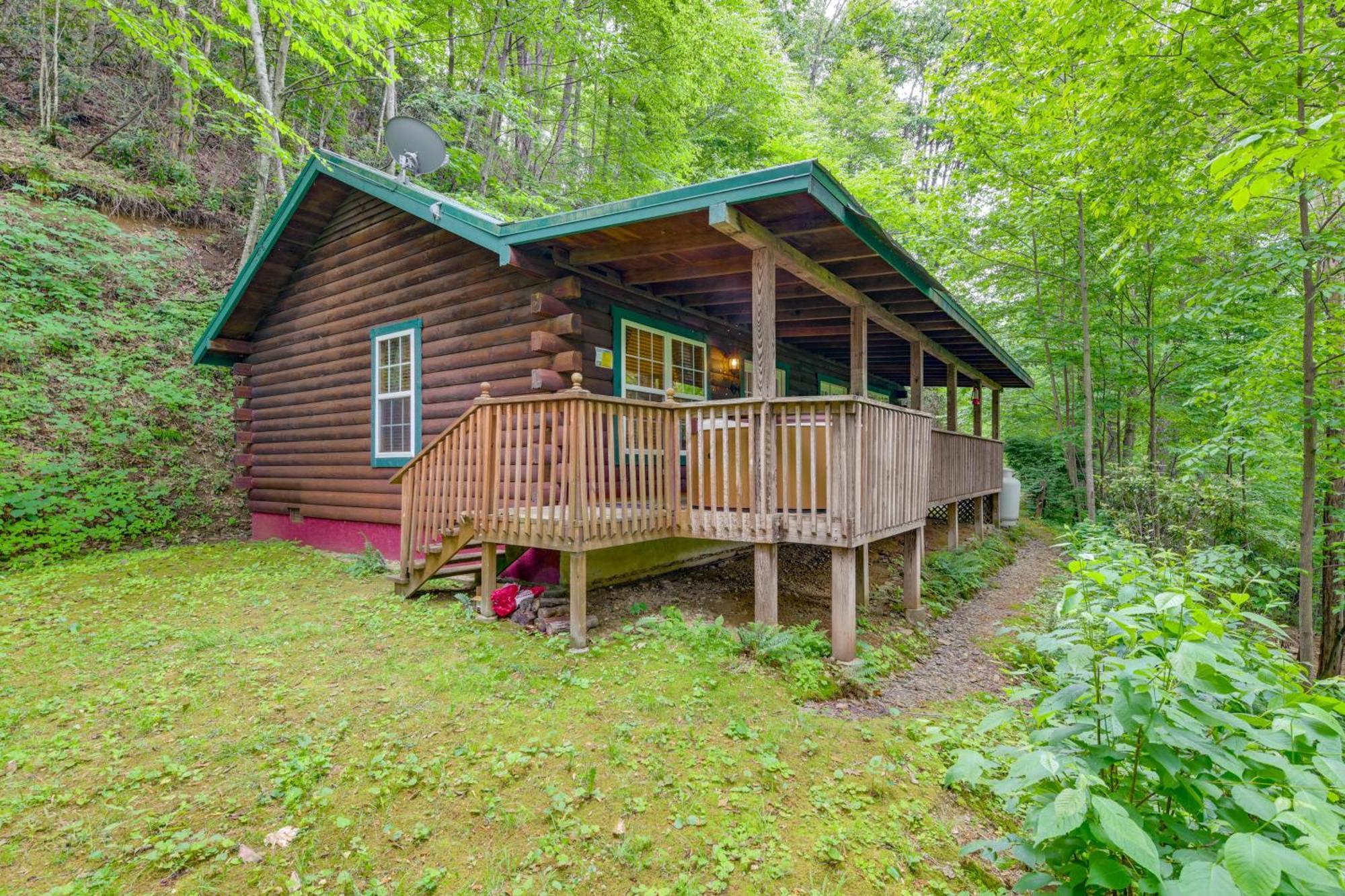 Serene Maggie Valley Retreat With Deck And Hot Tub! Dış mekan fotoğraf